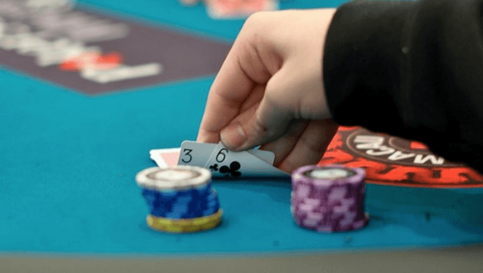 Bermain Poker Online Dengan Cara Pemain Profesional